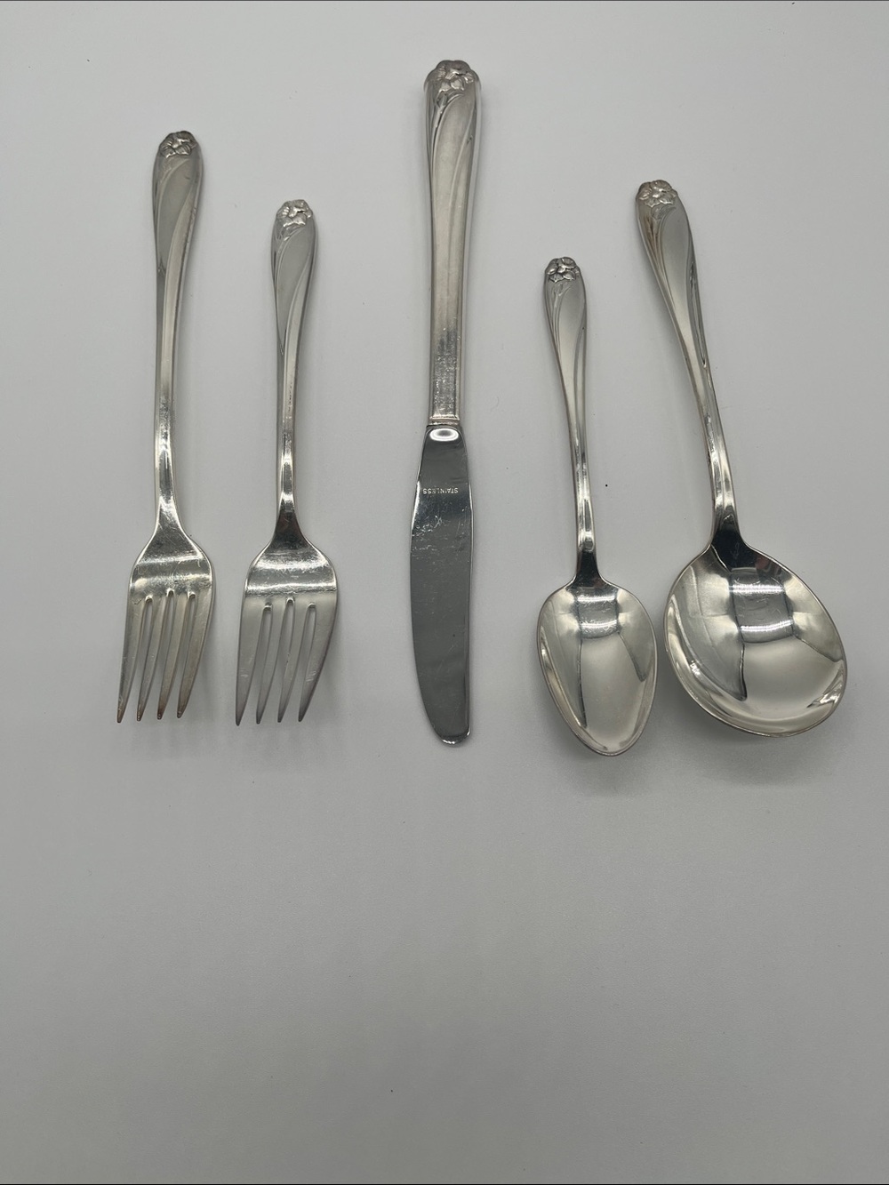 54 piece Daffodil pattern Rogers Brothers 1847 silver plate set.